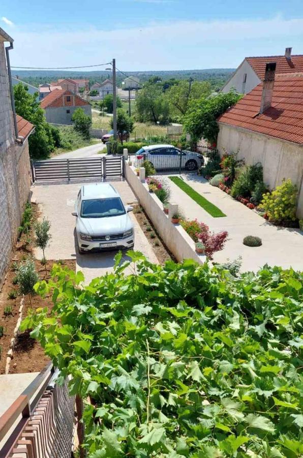 Lucija Apartment Pridraga Exterior photo
